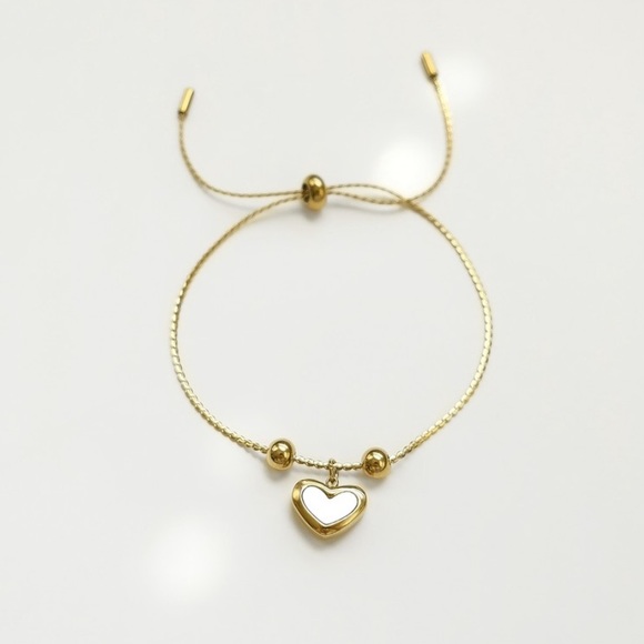 Heart Shell Dainty Bracelet | Gold Plated Stainless Steel - Picture 2 of 4
